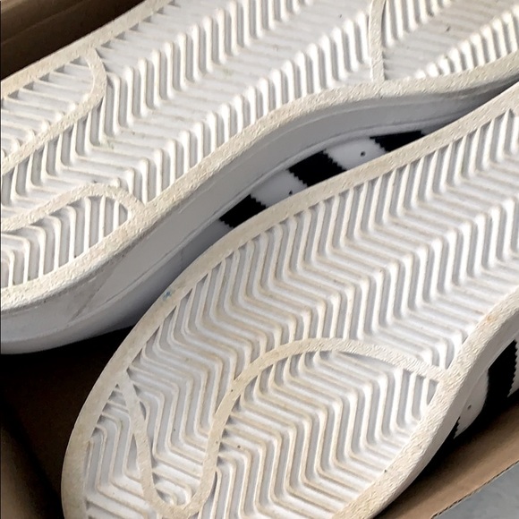 Size 9.5 - Picture 3 of 3